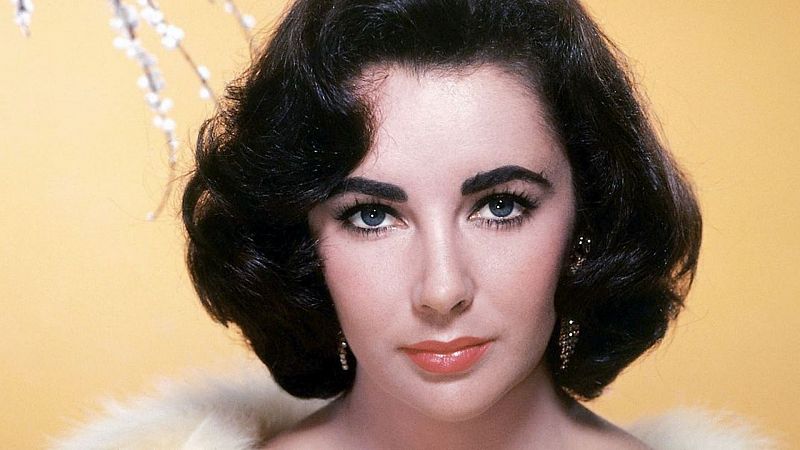 Cleopatra: Elizabeth Taylor estuvo a punto de morir durante el rodaje. ¿ Qué ocurrió realmente?