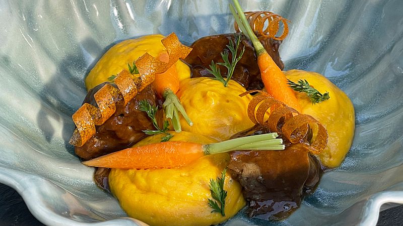 Receta de carrillera de at�n rojo y zanahorias asadas