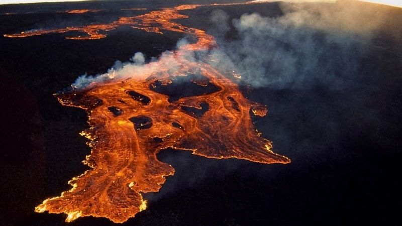 El volcán activo más grande del mundo entra en erupción en Hawái tras 40 años dormido