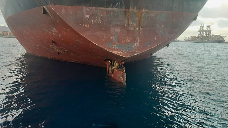Tres migrantes sobreviven a una travesía de 11 días desde Nigeria a Las Palmas sobre el timón de un petrolero