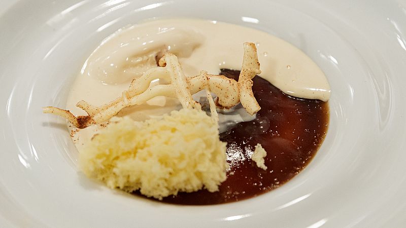 Receta de cremoso de queso con velo de caf� y helado de almendra de Manu Baqueiro