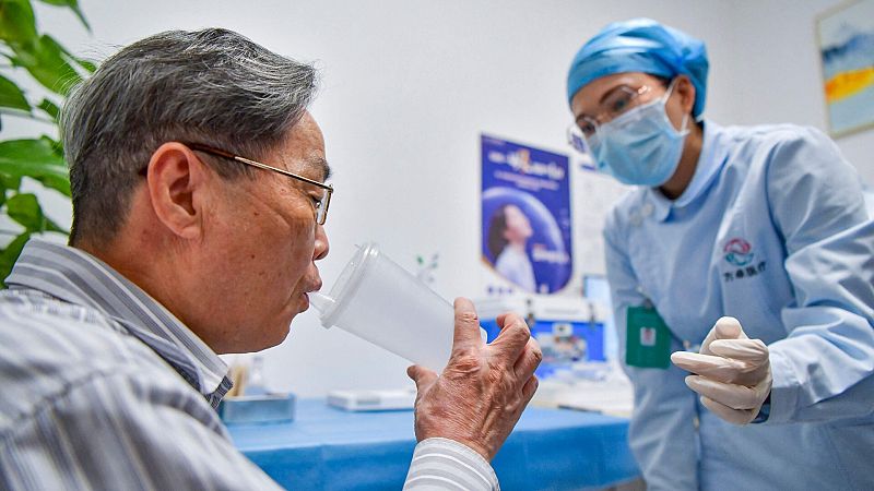 China acelera la vacunación de las personas mayores ante las protestas contra la política de 'COVID cero'