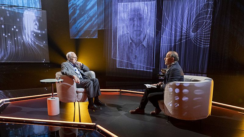 'Encuentros' recibe al académico de la lengua Luis Mateo Díez