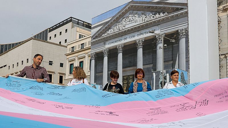 La ley trans avanza en el Congreso sin acuerdo entre PSOE y Unidas Podemos en la enmienda sobre menores