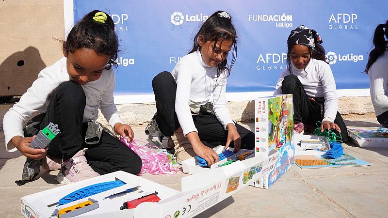 'Un Juguete, una Ilusión': niños y niñas de 2 campos de refugiados en Jordania reciben 30.000 juguetes