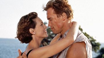 Arnold Schwarzenegger y Jamie Lee Curtis en 'Mentiras arriesgadas'