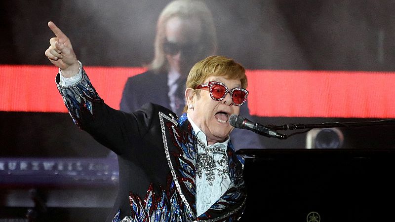 Elton John se despedirá del Reino Unido actuando en Glastonbury