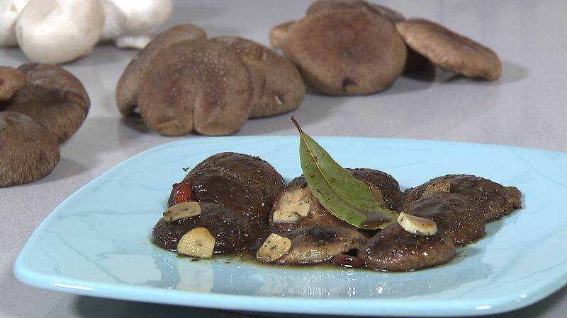 Receta de shiitakes asadas a las finas hierbas de Sergio Fernández