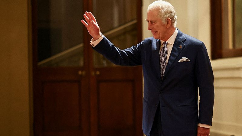 El Palacio de Bukingham adaptará el tamaño de la corona para Carlos III