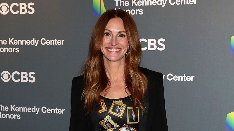 El surrealista vestido de Julia Roberts: ¿un homenaje a George Clooney o una aberración?