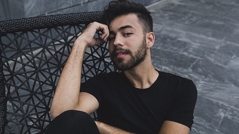 La fotografía que Agoney quiso censurar en 'Dúos increíbles', ¡de niño y como Dios le trajo al mundo!