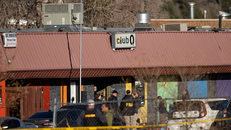 Acusan de 305 cargos al autor del tiroteo en un club LGTBI en Colorado