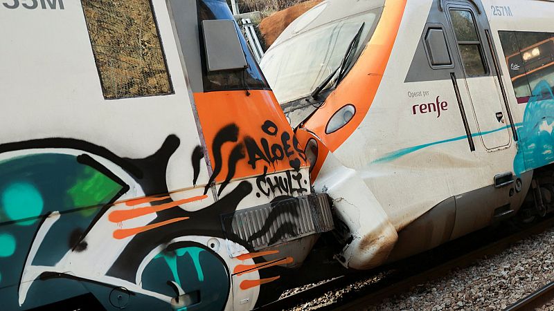 Más de 150 heridos leves al chocar dos trenes en la estación de Montcada i Reixac en Barcelona
