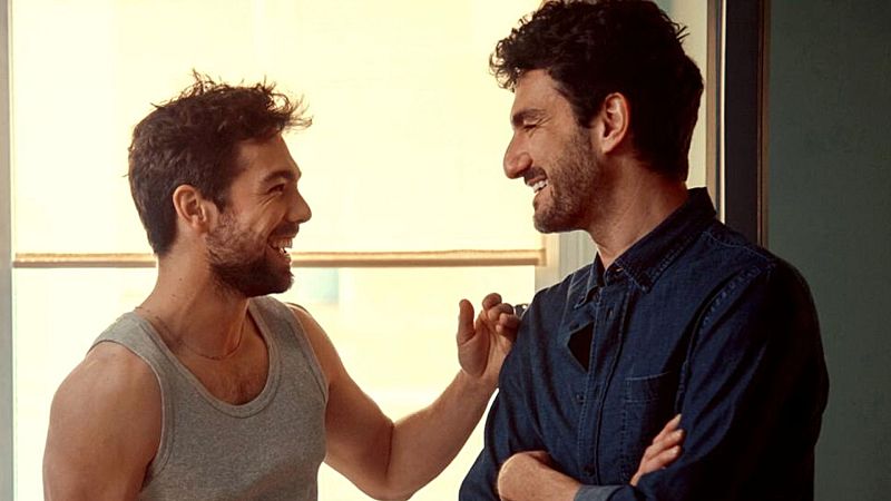 'Smiley', la serie romántica que te recordará a 'Love Actually', pero en clave gay