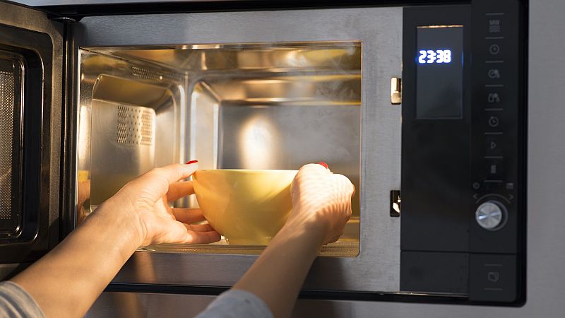 La luz cae un 21% este sábado, hasta 167 euros/MWh, su precio más bajo en 12 días