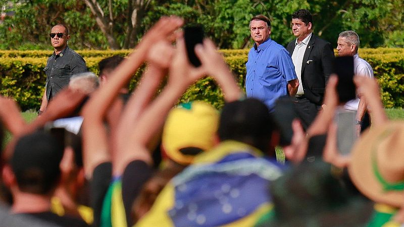 Bolsonaro rompe su silencio y destaca su relación con las Fuerzas Armadas sin felicitar a Lula