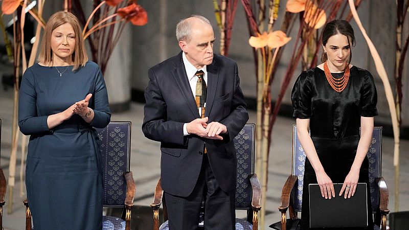 Los activistas que luchan contra la guerra "insana y criminal" de Putin reciben en Oslo el Nobel de la Paz