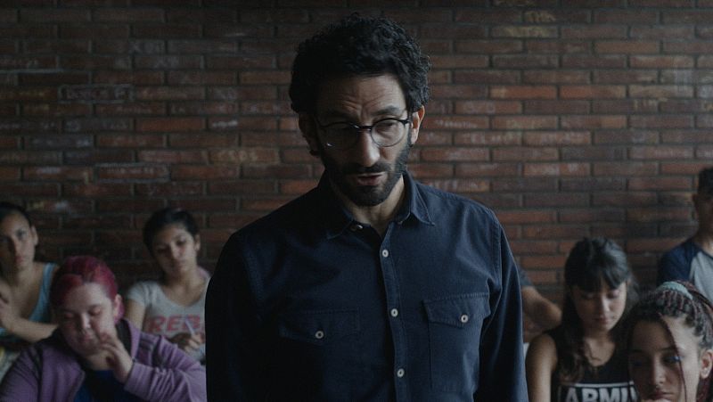 RTVE.es estrena el tráiler de 'El suplente', protagonizada por Juan Minujín, Bárbara Lennie y Alfredo Castro
