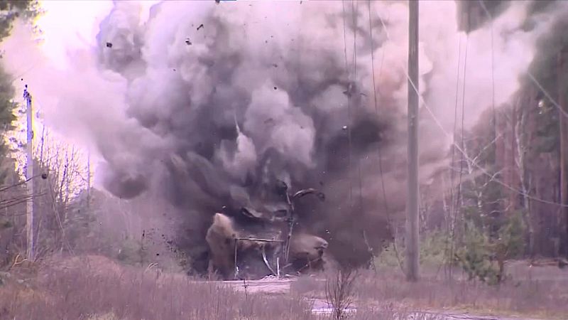 Localizar y detonar: la peligrosa misión de los artificieros en los 175.000 kilómetros cuadrados minados de Ucrania