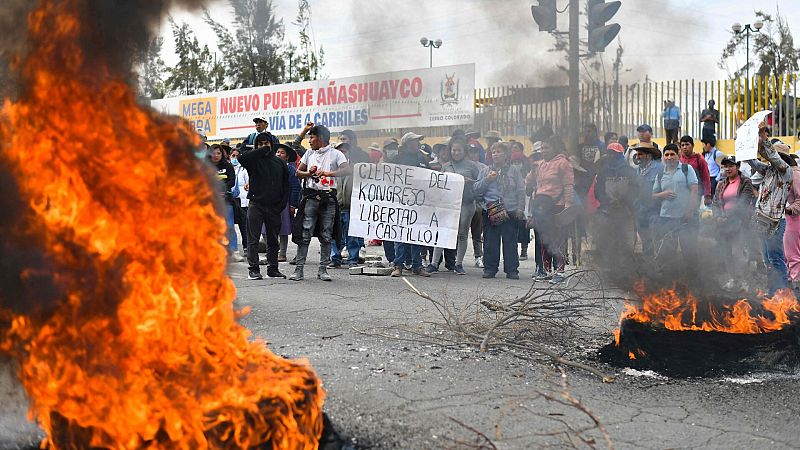 Miles de manifestantes que piden la renuncia de Boluarte y la libertad de Castillo cortan carreteras por todo Perú