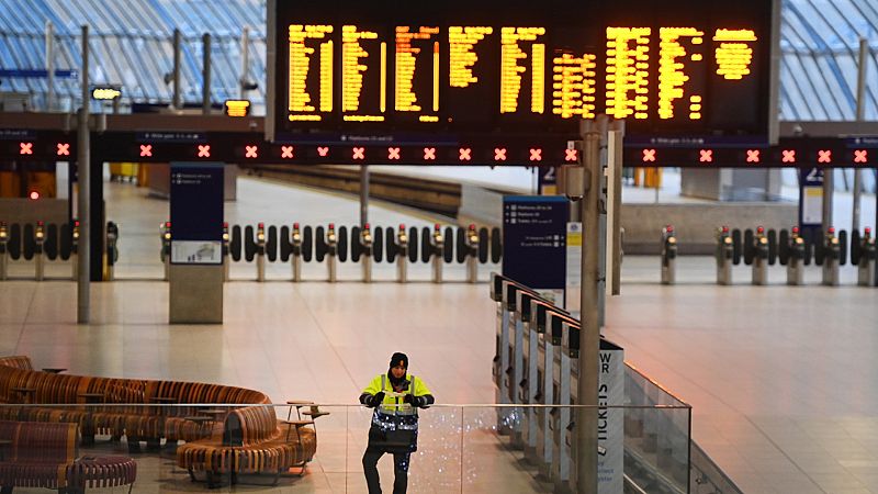 El sector ferroviario británico comienza un paro de 48 horas para conseguir una subida salarial