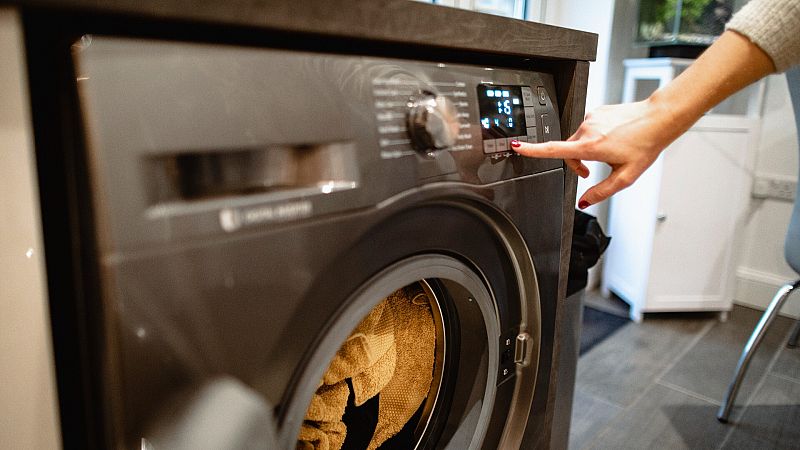 El precio de la luz baja este miércoles un 22,6%, hasta 93,8 euros/MWh