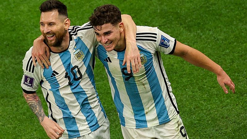 Julián y Enzo, los 'pibes' de Messi que le acompañan en su último asalto a la Copa del Mundo