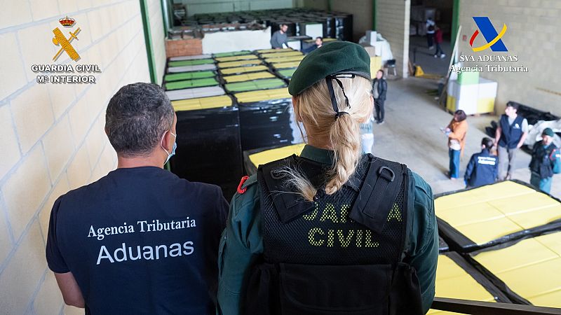 La Guardia Civil y la Agencia Tributaria desmantelan la mayor red de tabaco de contrabando de Europa