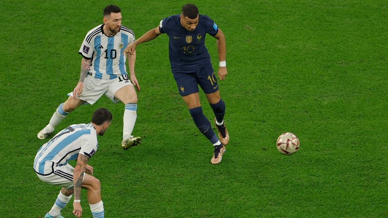 Argentina 3 (4) - (2) 3 Francia: la albiceleste se proclama tricampeona del mundo en los penaltis