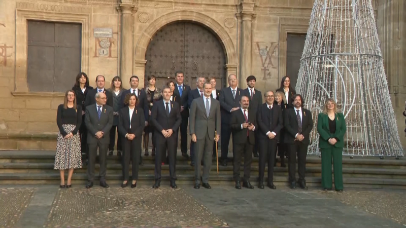 El Rey Felipe VI inaugura la exposicin que conmemora los 50 aos de la Uned en Alcaiz