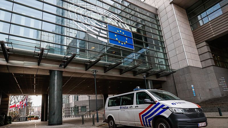 La pareja de Eva Kaili confiesa su implicación en la trama de sobornos en el Parlamento Europeo