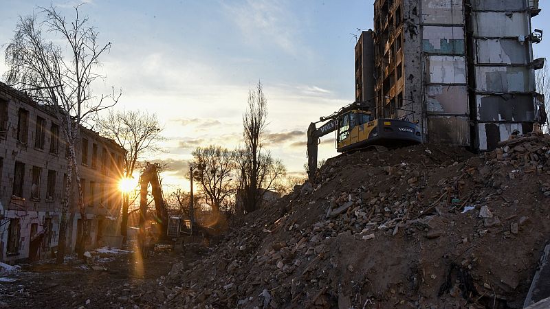 Drones y escáneres para documentar posibles crímenes de guerra: así trabajan los agentes españoles en Ucrania