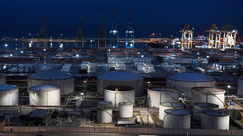 El precio de la luz baja este domingo un 40% hasta 110,42 euros por megavatio hora