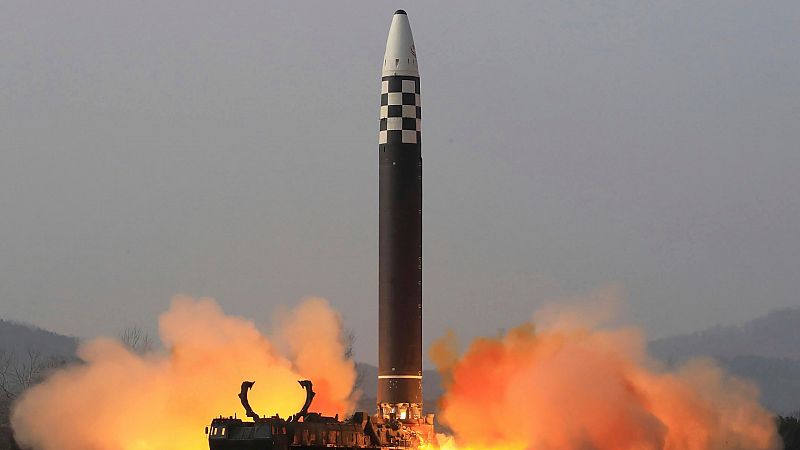 Corea del Norte lanza dos nuevos misiles balísticos, en lo que supone su enésima prueba de armas este año