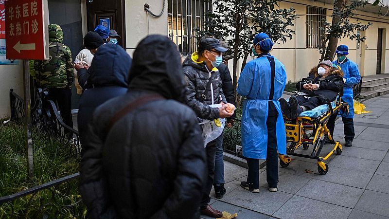 China sufre su primera ola de contagios y mortalidad por coronavirus tras el abandono de su política de 'cero COVID'