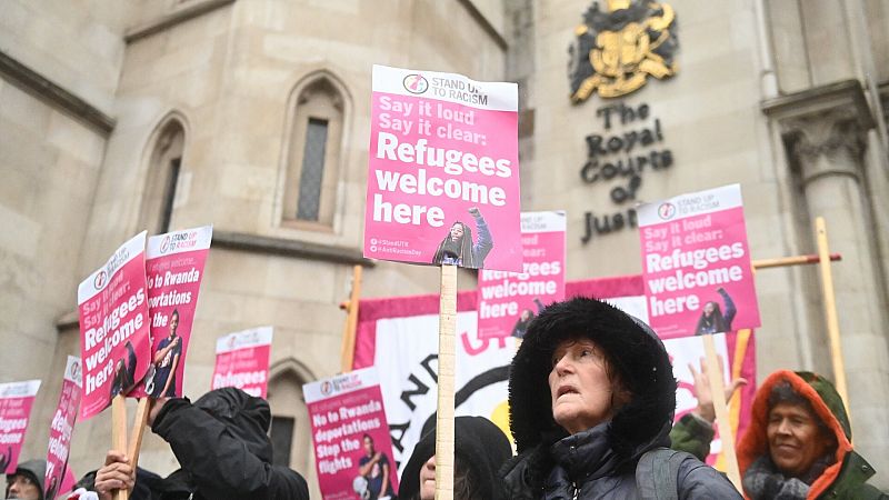 El Tribunal Superior de Londres falla a favor del plan de Reino Unido de deportar a migrantes a Ruanda
