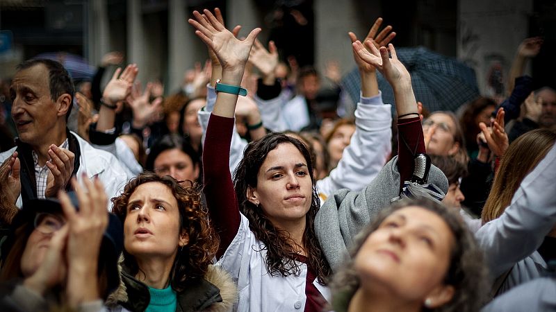 Sanidad afirma que las plazas de médicos han aumentado un 36% desde 2018 y pide a las CC.AA. que "hagan su trabajo"