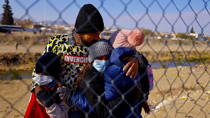 EE.UU. congela el fin del Título 42, la norma que permitía la expulsión de los migrantes que llegan a la frontera