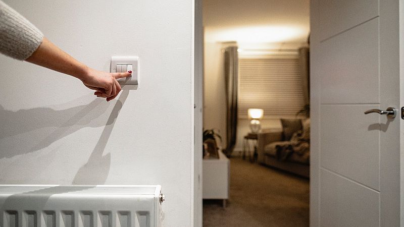 El precio de la luz baja más de un 13% este miércoles, hasta 65,27 euros/MWh