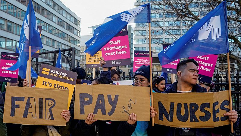 Los enfermeros británicos dan un últimatum al Gobierno en su segunda jornada de paros