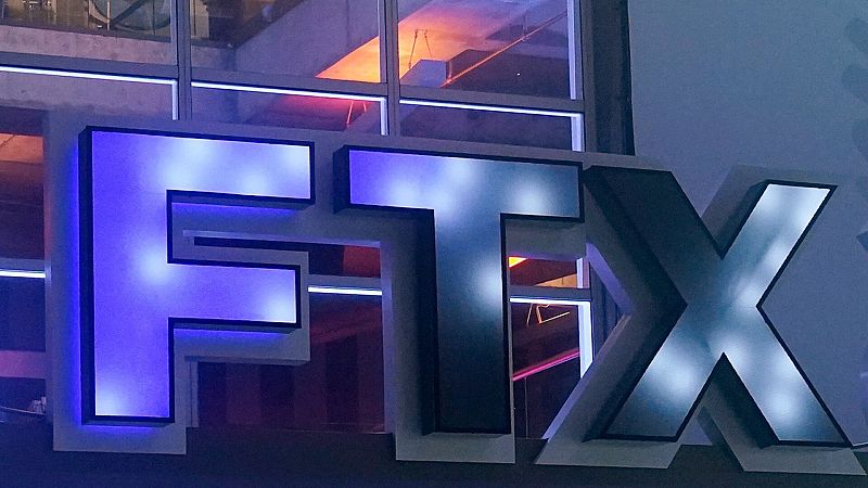 El fundador de FTX acepta ser extraditado a EE.UU., donde se enfrenta a una condena por fraude y lavado de dinero