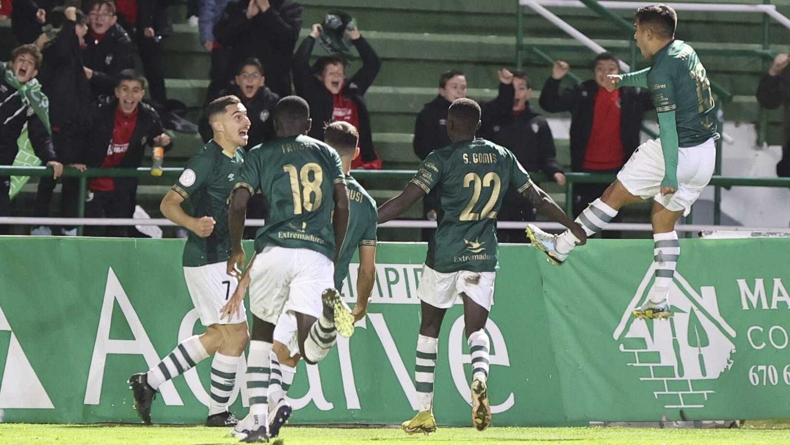 El Cacereño elimina al Girona y el Atlético sufre en Copa | Ver