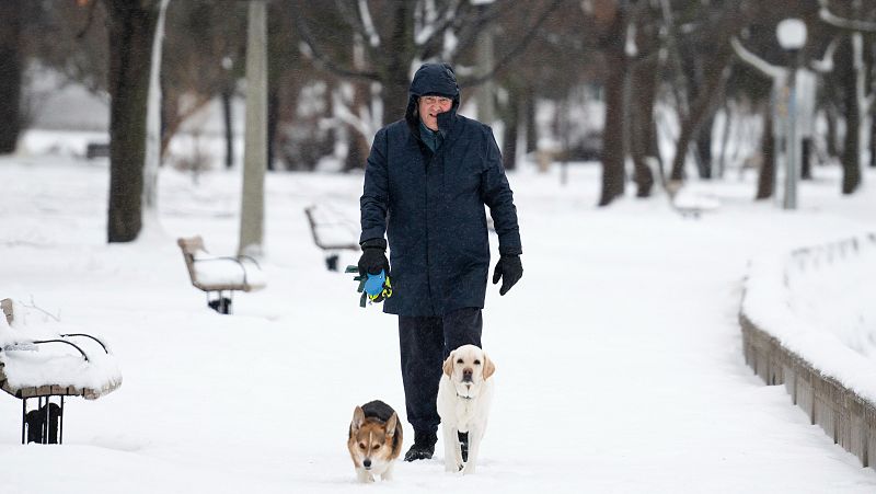 La gran tormenta de Estados Unidos deja a miles de personas sin luz y sin poder volar