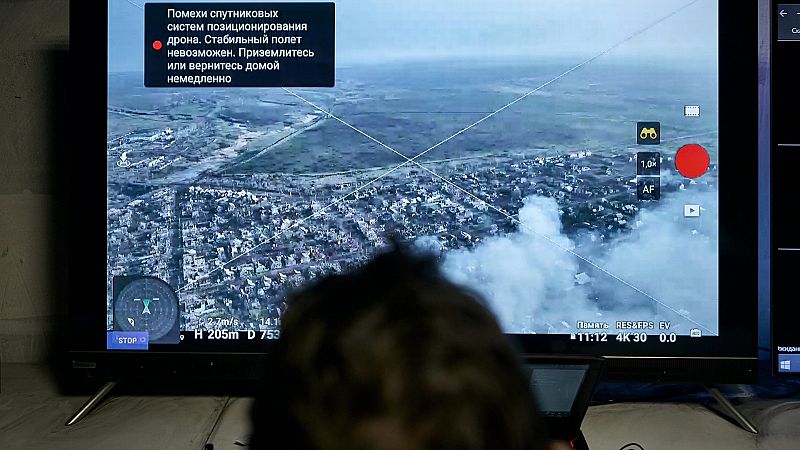 Rusia denuncia un nuevo ataque contra una base aérea a cientos de kilómetros de Ucrania que deja tres muertos