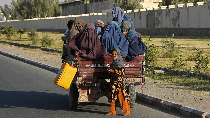 Varias ONG suspenden su trabajo en Afganistán por el veto talibán a las mujeres