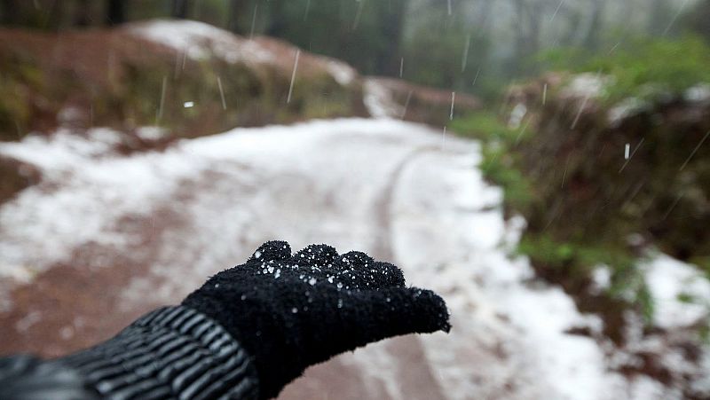 Cerrados todos los accesos al Teide por la presencia de nieve y placas de hielo en la calzada