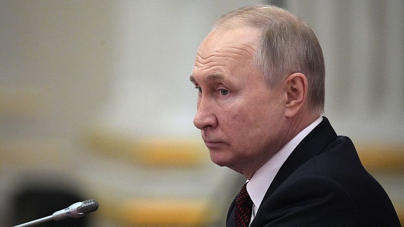 Putin aprueba la concesión de pasaportes a los habitantes de las regiones anexionadas de Ucrania