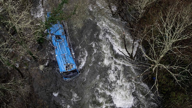 La Guardia Civil reconstruye el accidente del autobús de Pontevedra con drones, láseres y análisis de los restos