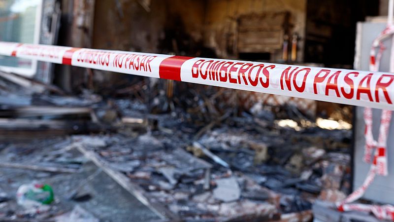 Desalojan un edificio okupado en Collado Villalba (Madrid) por un incendio que podría ser intencionado