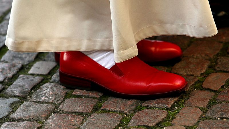 Por qué Benedicto XVI era el Papa de los zapatos rojos, ¿qué significaban?